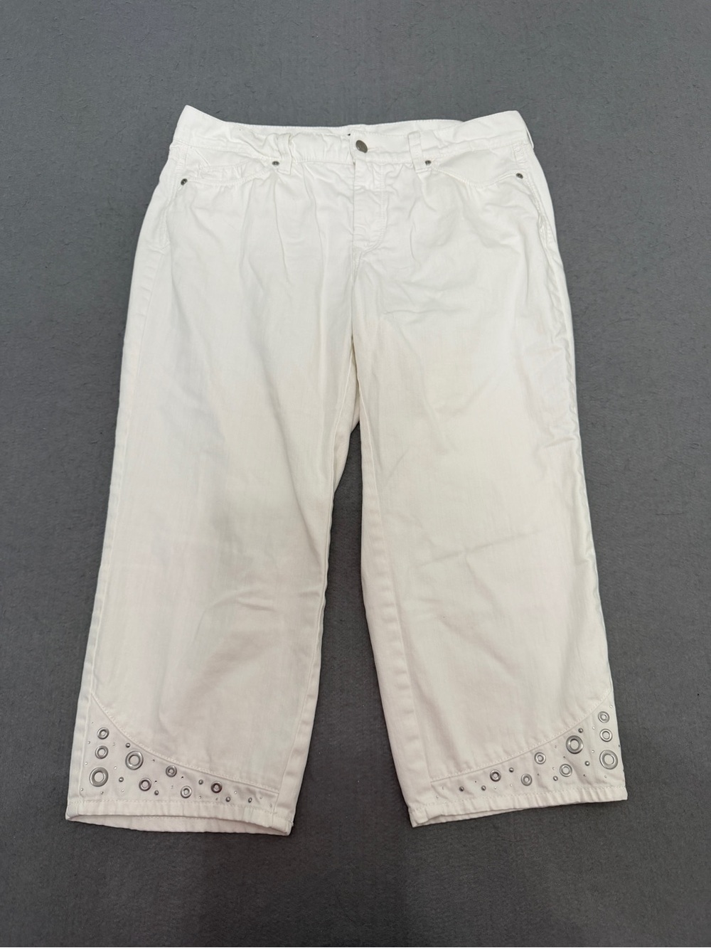 Women’s NYDJ White Cropped Jeans with Grommet Detail Size 8